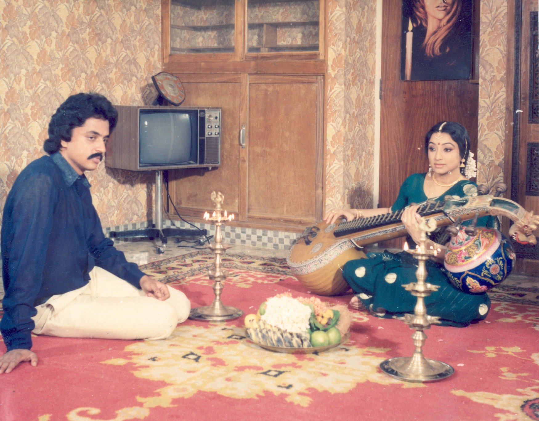 Lakshmi and Raghuvaran in Samsaram Athu Minsaram (1986)