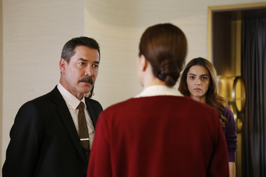 Fikret Kuskan and Sera Kutlubey in Gitme (2019)