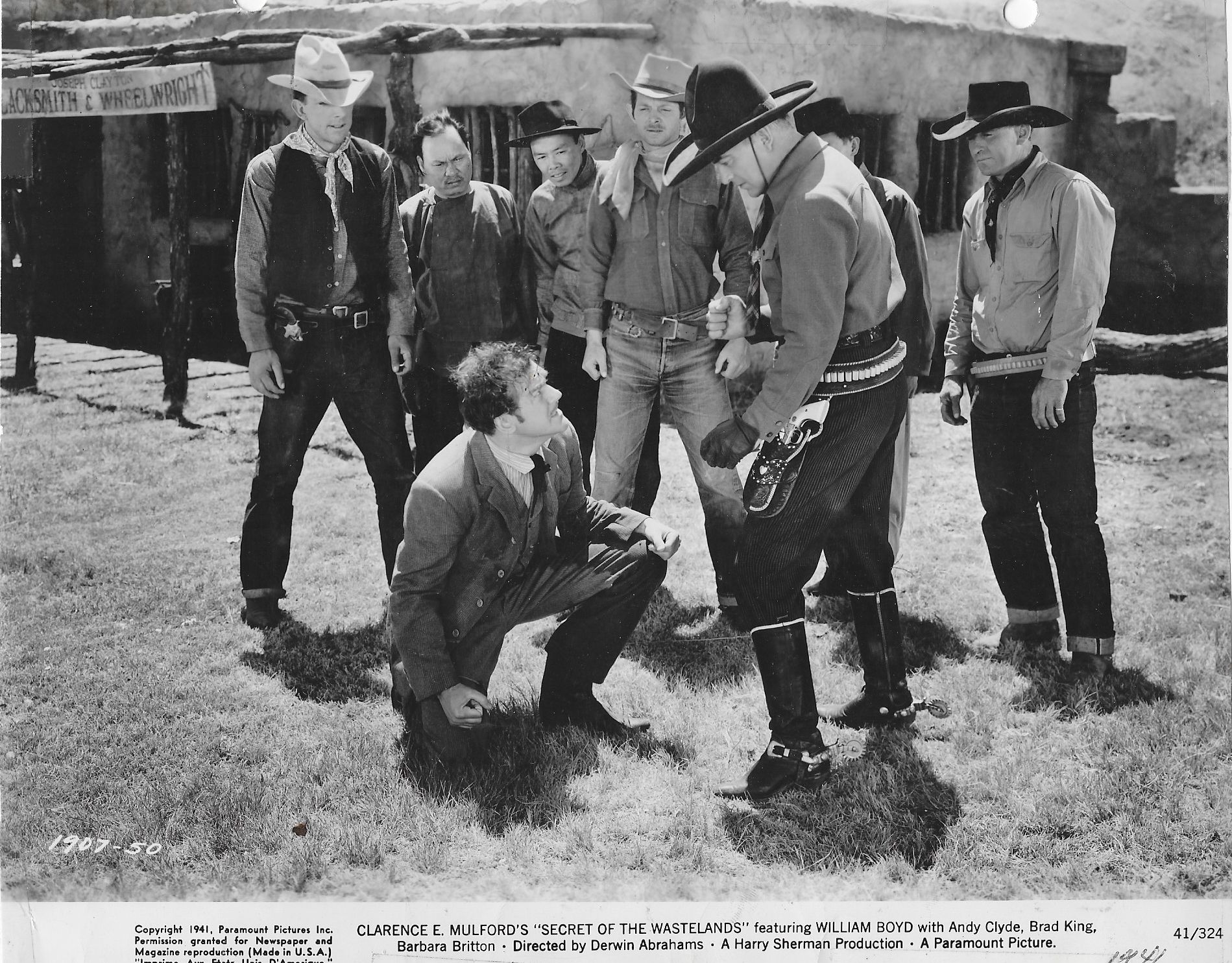 William Boyd, Lee Tong Foo, Douglas Fowley, Roland Got, Earl Gunn, and Johnny Luther in Secret of the Wastelands (1941)