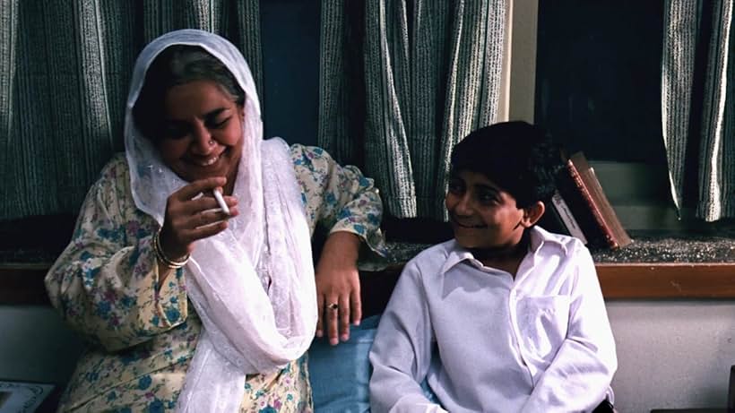 Farida Jalal and Amit Phalke in Mammo (1994)