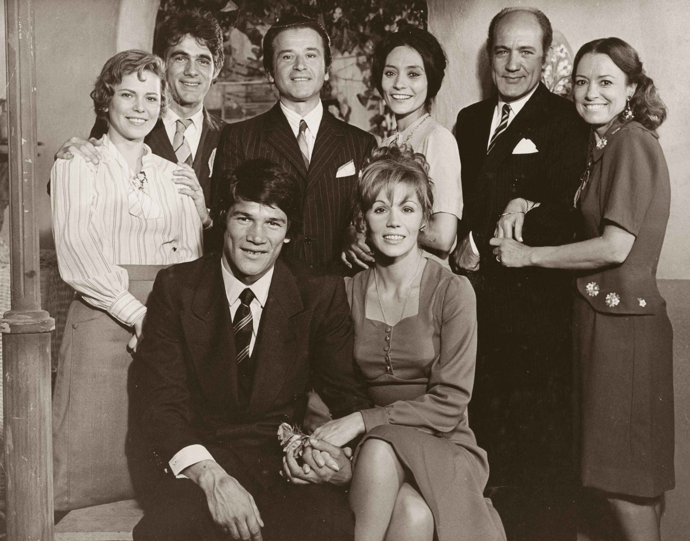 Alberto Argibay, Dora Baret, Juan José Camero, Susana Giménez, Leonor Manso, Carlos Monzón, Jorge Rivera López, and Olga Zubarry in La Mary (1974)