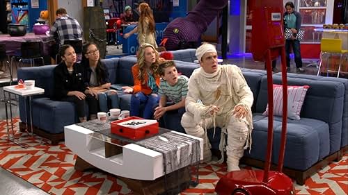 Jake Paul, Madison Hu, DeVore Ledridge, Olivia Rodrigo, and Ethan Wacker in Bizaardvark (2016)