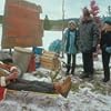 Chevy Chase, Beverly D'Angelo, Juliette Lewis, and Johnny Galecki in National Lampoon's Christmas Vacation (1989)