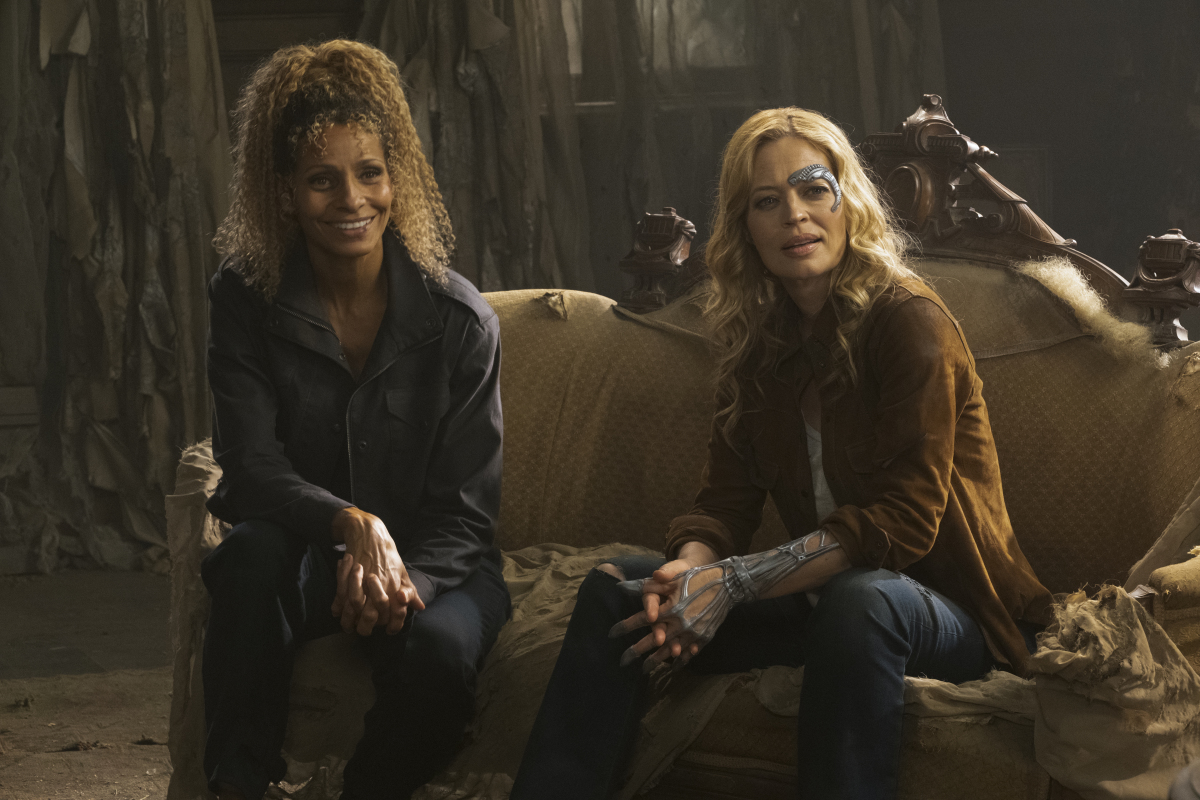 Jeri Ryan and Michelle Hurd in Hide and Seek (2022)