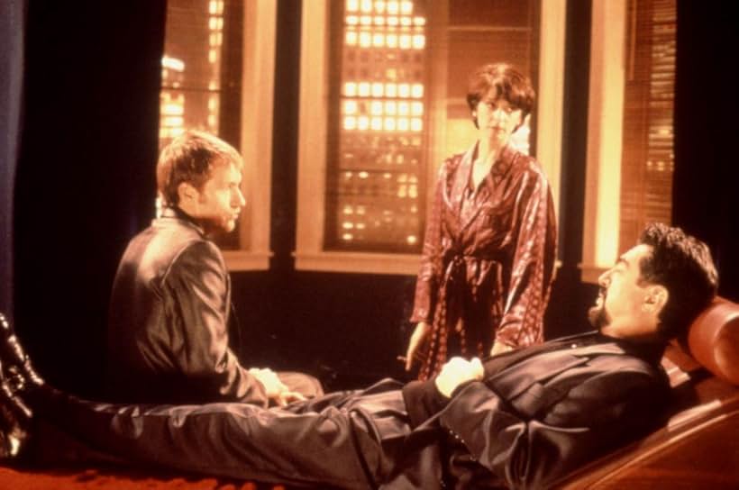 Denis Leary, Joe Mantegna, and Annabella Sciorra in Underworld (1996)