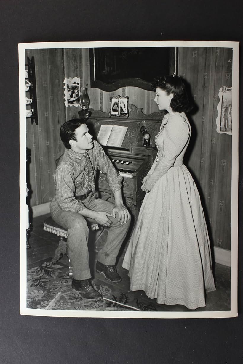 Anne Baxter and Noah Beery Jr. in 20 Mule Team (1940)