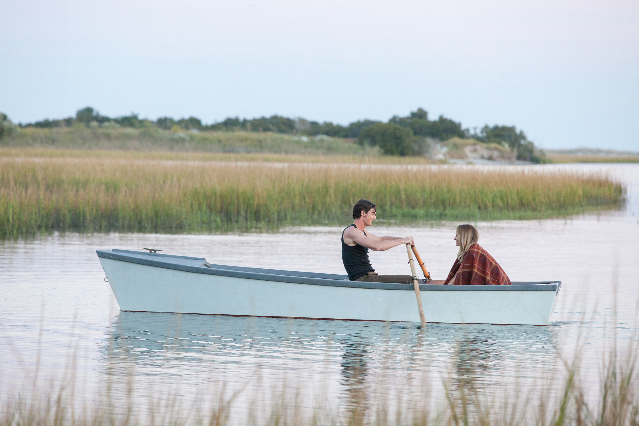 Benjamin Walker and Teresa Palmer in The Choice (2016)