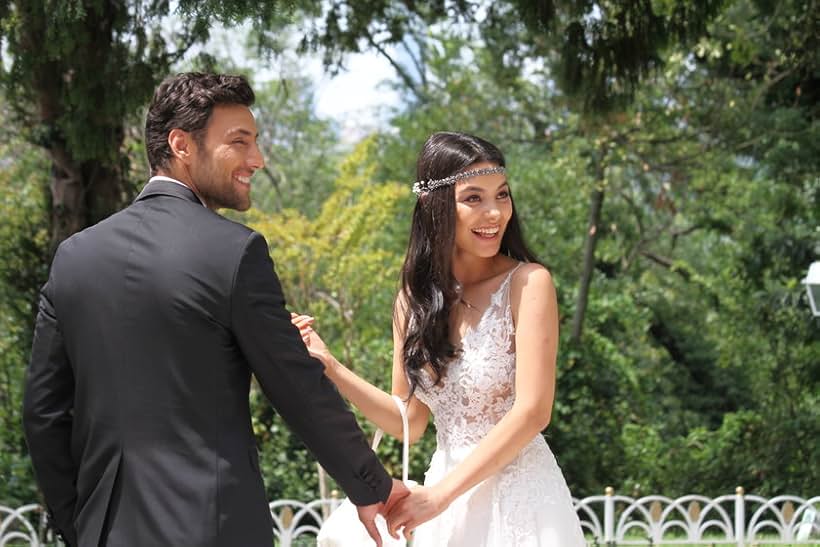 Hazal Filiz Küçükköse and Ceyhun Mengiroglu in Rüya (2017)