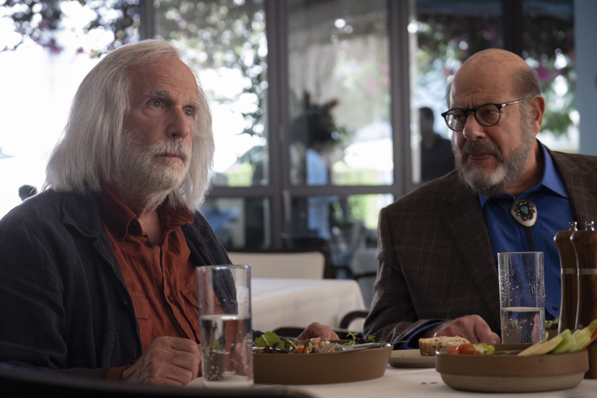 Henry Winkler and Fred Melamed in the wizard (2023)