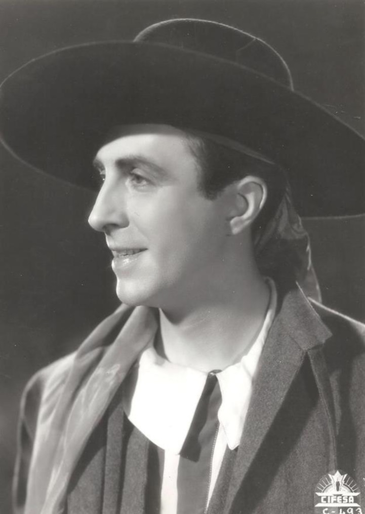 Juan de Orduña in La gitanilla (1940)