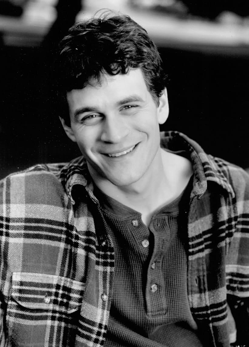 Tom Everett Scott in Dead Man on Campus (1998)