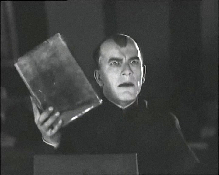 Sergey Komarov in Salamander (1928)