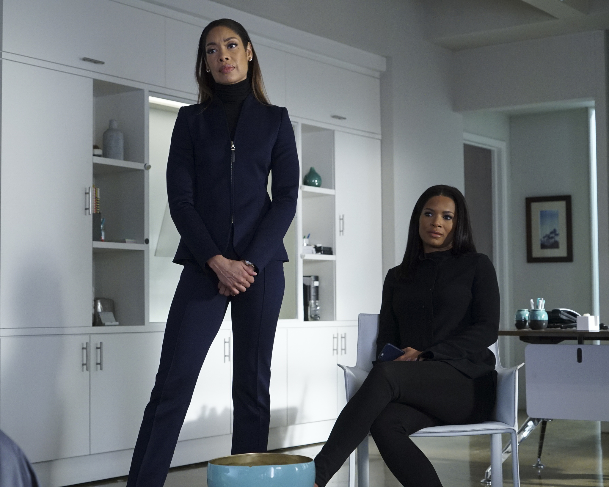 Rose Rollins and Gina Torres in The Catch (2016)