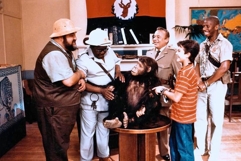 Dom DeLuise, Herbert Lom, David Mendenhall, Deep Roy, and Jimmie 'JJ' Walker in Going Bananas (1987)