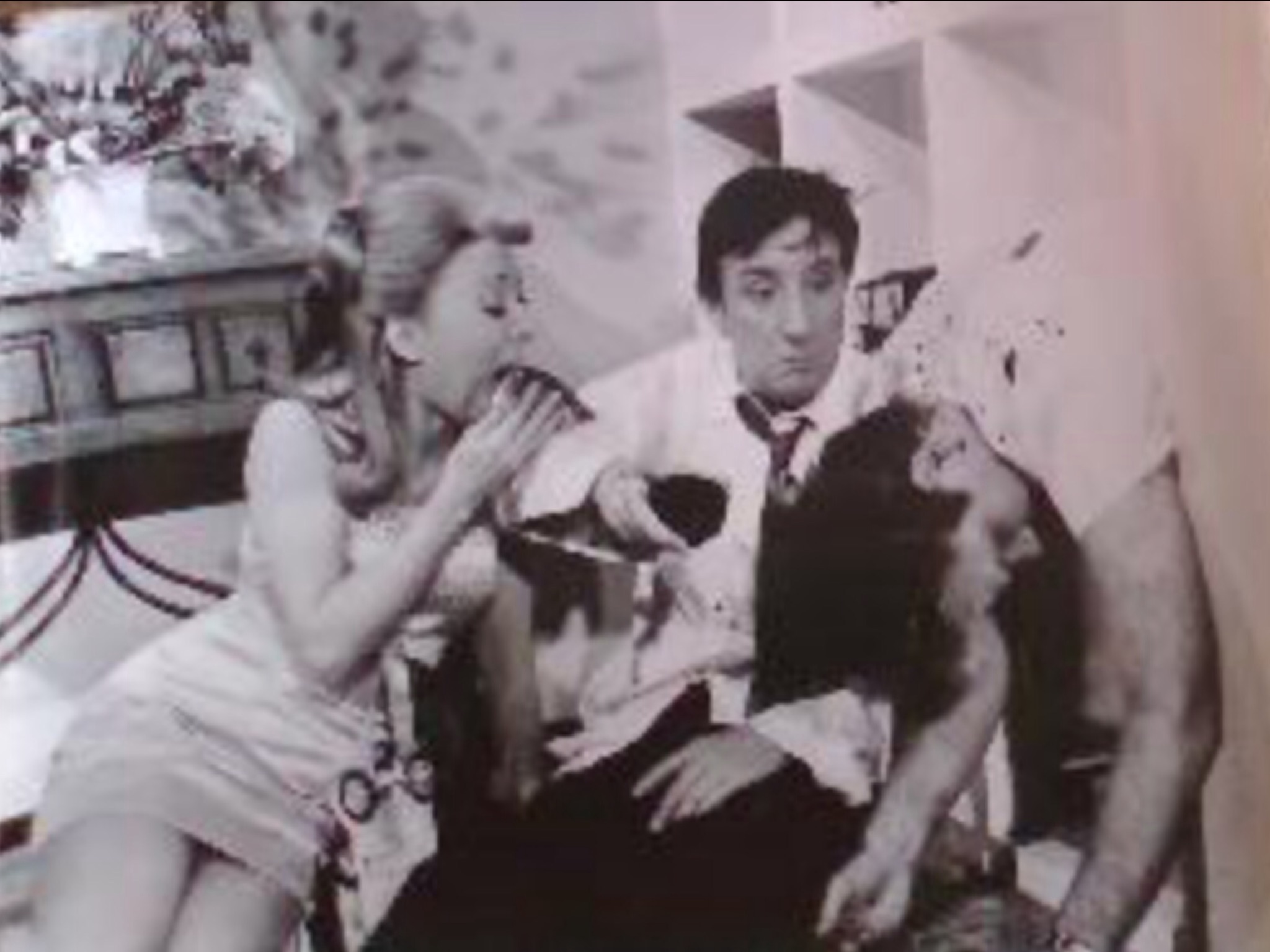 Manolo Gómez Bur and Amparo Soler Leal in Las que tienen que servir (1967)