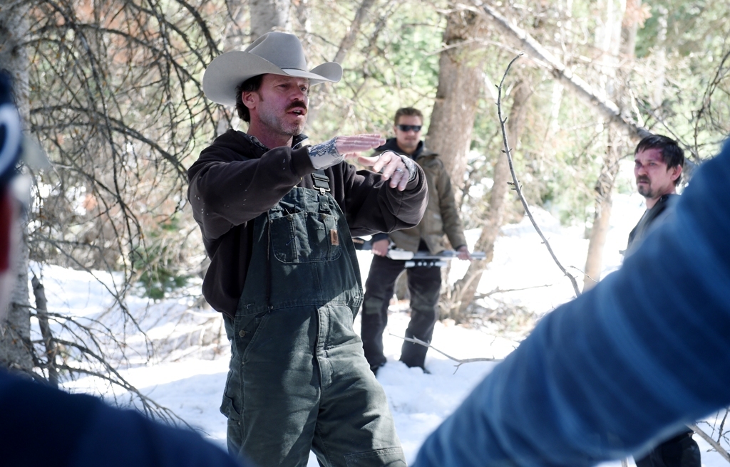 Jeremy Renner, Taylor Sheridan, and James Jordan in Wind River (2017)