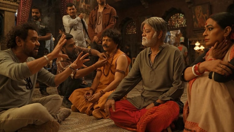 Madhuri Dixit, Anees Bazmee, Sanjay Mishra, Vineeth, Rajpal Naurang Yadav, Vidya Balan, Kartik Aaryan, and Triptii Dimri in Bhool Bhulaiyaa 3 (2024)