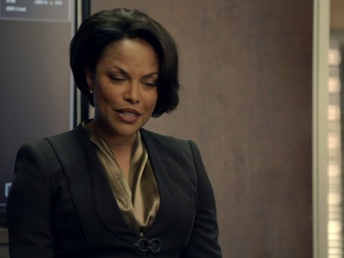 Lynn Whitfield in Flashforward (2009)