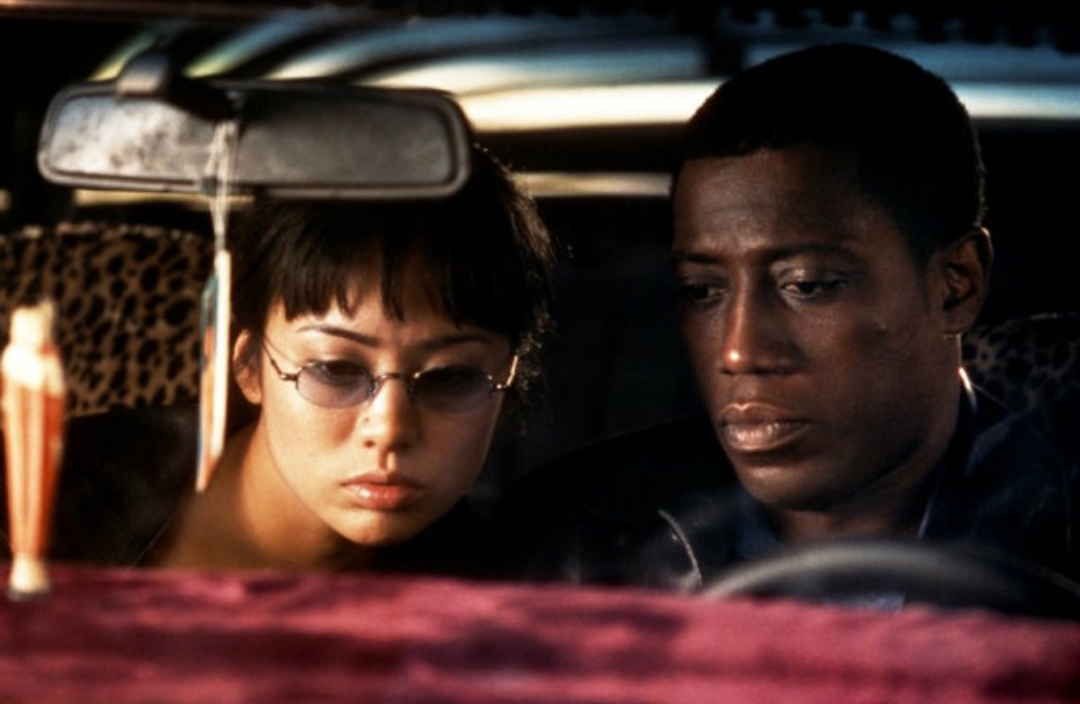 Wesley Snipes and Marie Matiko in The Art of War (2000)