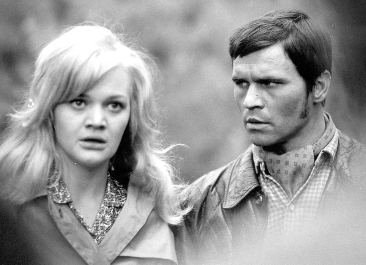 Hana Brejchová and Václav Postránecký in On the Trail of Blood (1970)