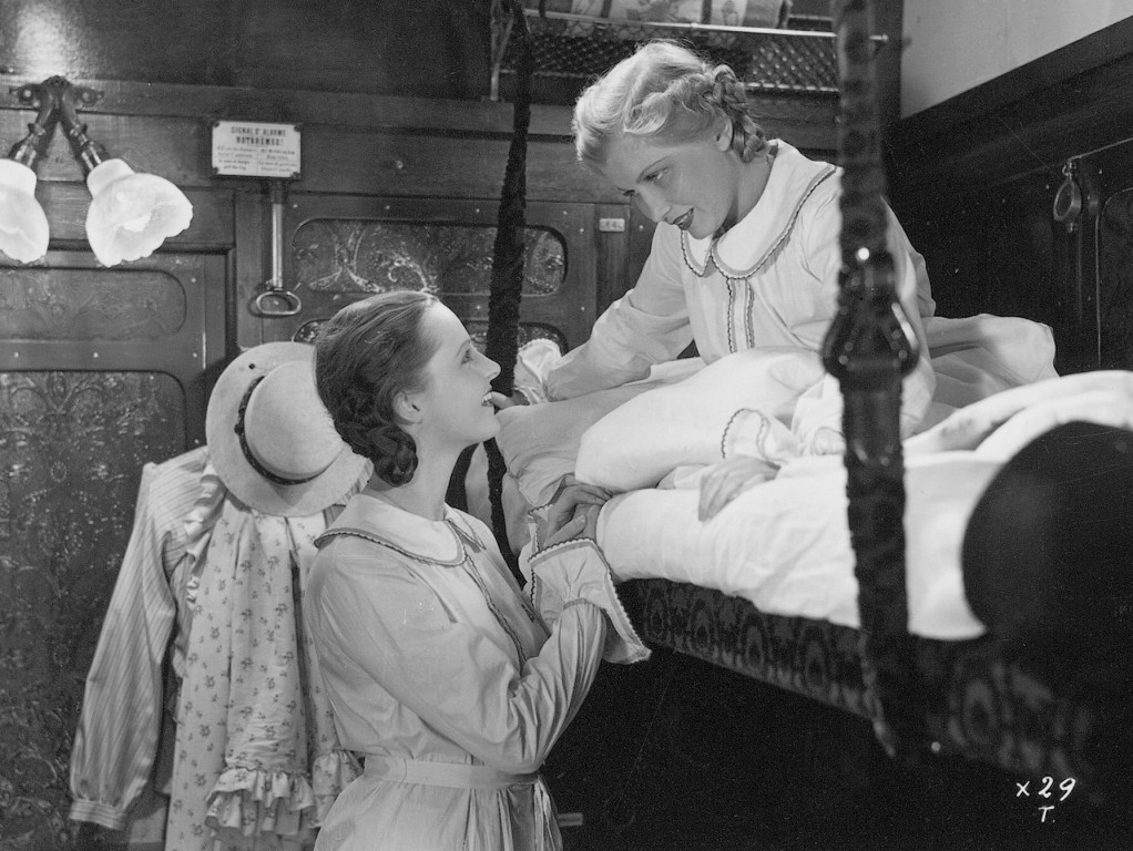 Marieluise Claudius and Hansi Knoteck in Two Merry Adventurers (1937)