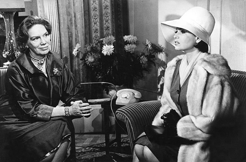 Eva Bartok and Elisabeth Flickenschildt in Marriage Bureau Aurora (1962)