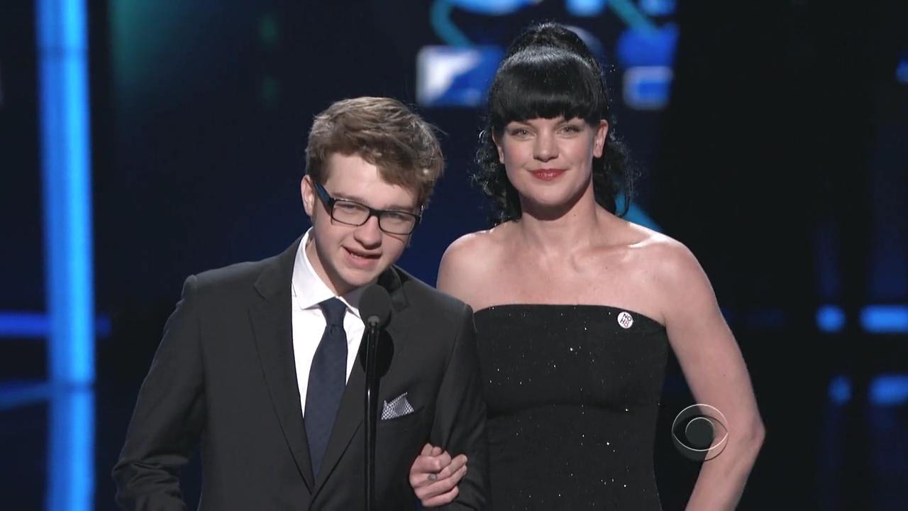 Pauley Perrette and Angus T. Jones in The 38th Annual People's Choice Awards (2012)