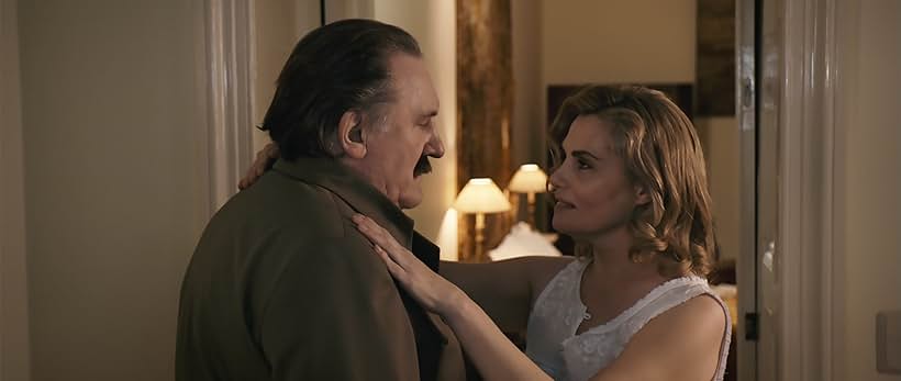 Gérard Depardieu and Emmanuelle Seigner in Stalin's Couch (2016)