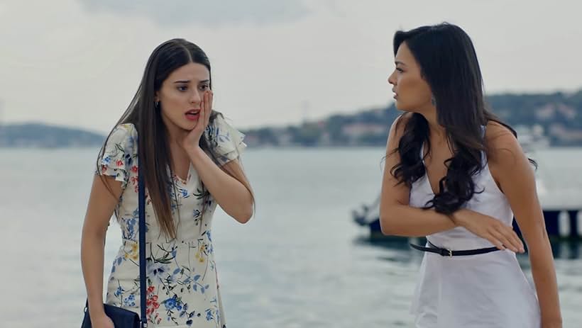 Funda Bostanlik and Hazal Filiz Küçükköse in Rüya (2017)