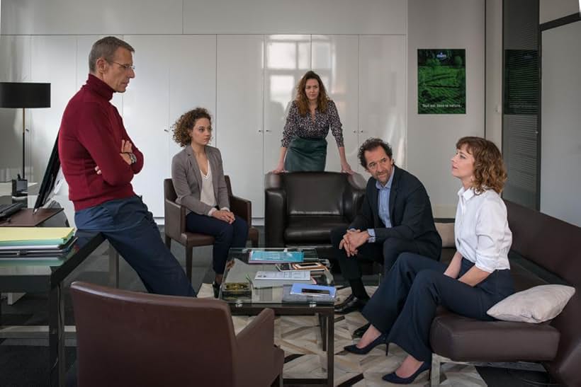 Lambert Wilson, Stéphane De Groodt, Alice de Lencquesaing, Violaine Fumeau, and Céline Sallette in Corporate (2017)