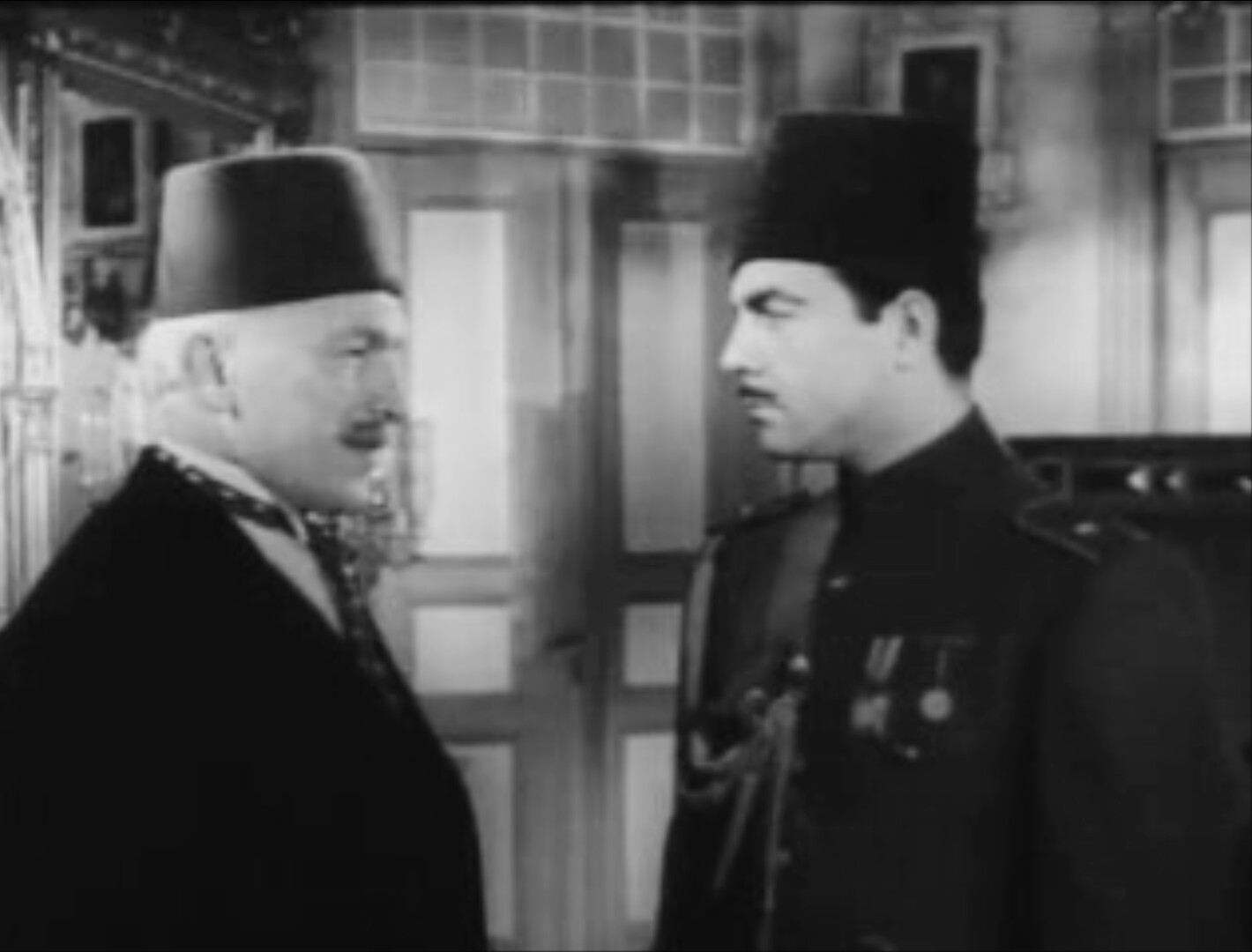 Ayhan Isik and Atif Kaptan in Asktan da üstün (1960)