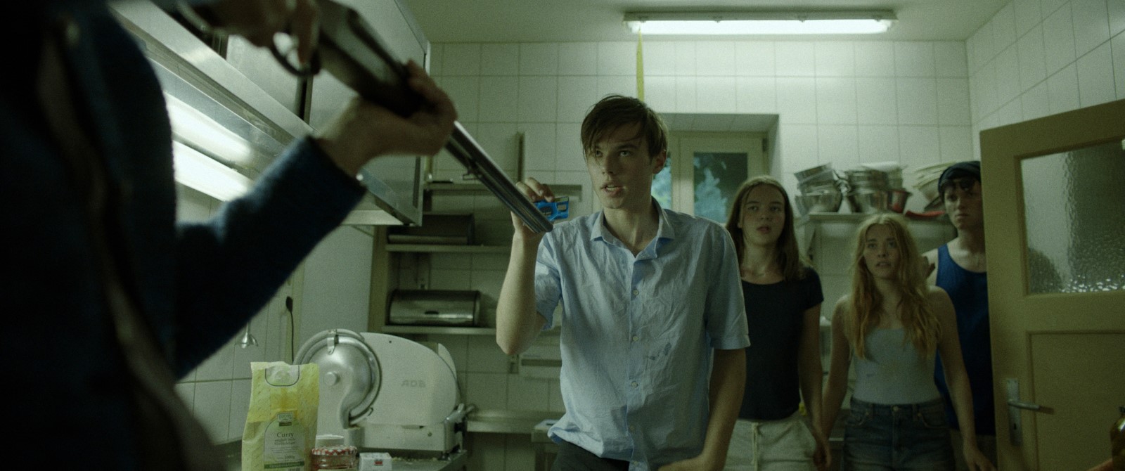 Milena Tscharntke, Enno Trebs, Matilda Merkel, and Tom Gronau in Raus (2018)