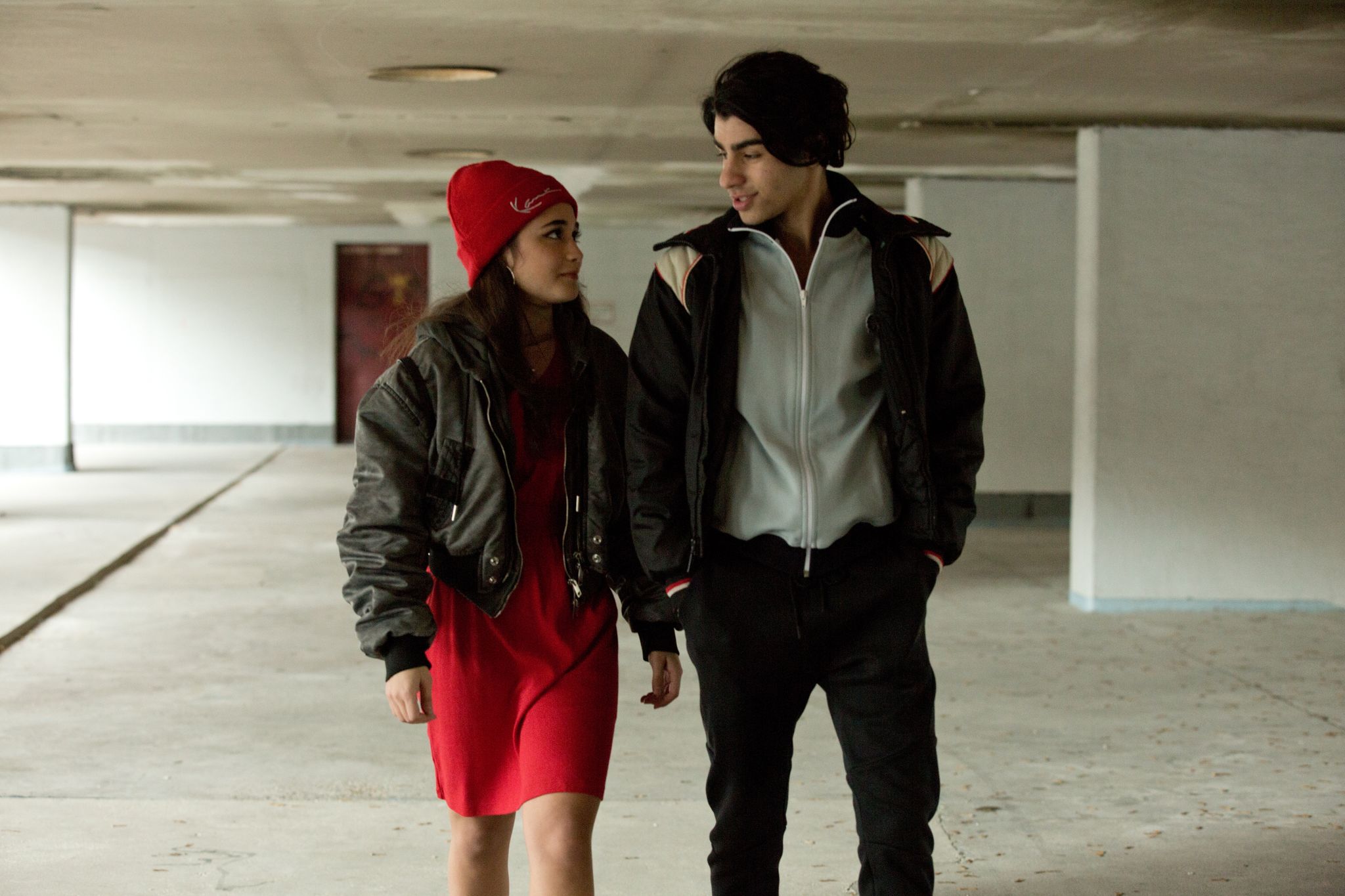 Derya Dilber and Doguhan Kabadayi in Wet Dog (2021)