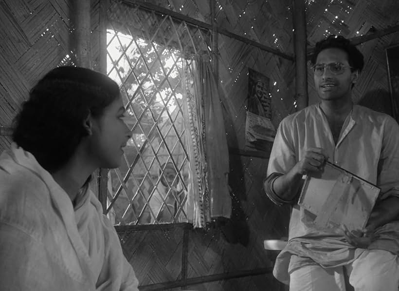 Supriya Choudhury, Gita Dey, and Niranjan Ray in The Cloud-Capped Star (1960)