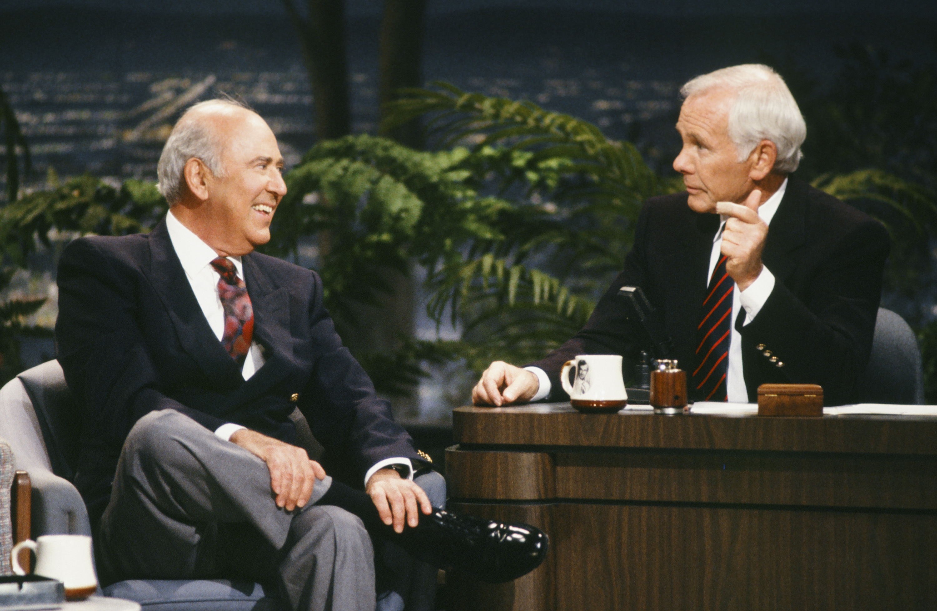 Johnny Carson and Carl Reiner in The Tonight Show Starring Johnny Carson (1962)