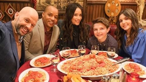 Jon Cryer, Donald Faison, Abigail Spencer, Sofia Capanna, and Finn Sweeney in Extended Family (2023)