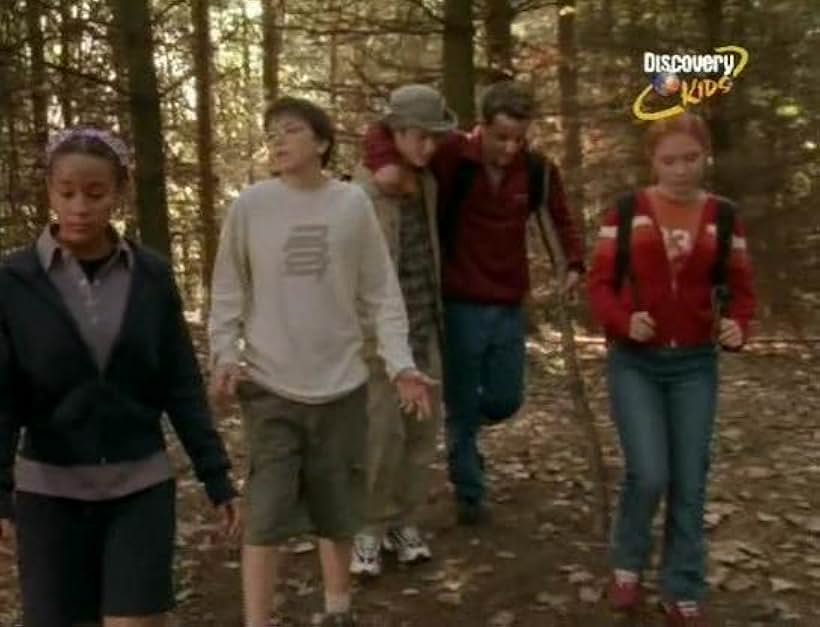 Robert Clark, Emma Taylor-Isherwood, Noah Reid, Michael Seater, and Shadia Simmons in Strange Days at Blake Holsey High (2002)