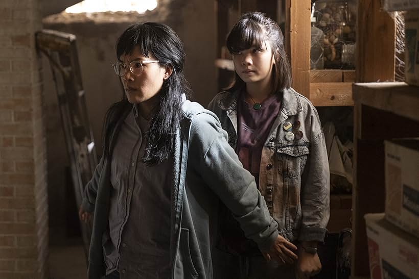 Ali Wong and Riley Lai Nelet in Paper Girls (2022)