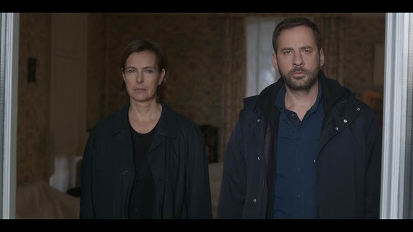 Carole Bouquet and Fred Testot in La Mante (2017)