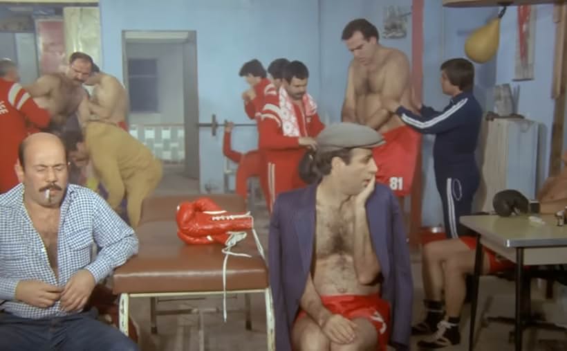 Dinçer Çekmez, Yadigar Ejder, Kemal Sunal, and Adem Tasay in En Büyük Saban (1984)