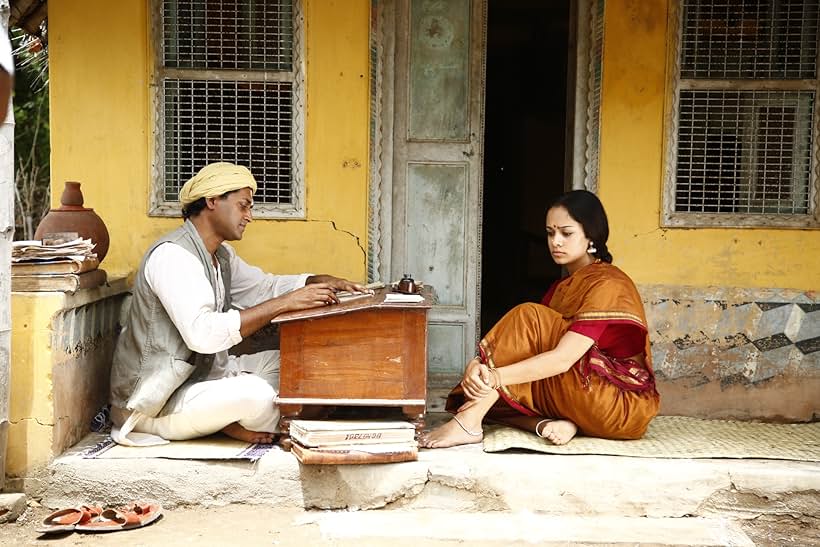 Roger Narayan and Devika Bhise in The Man Who Knew Infinity (2015)