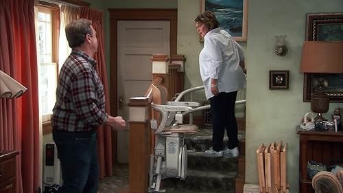 Roseanne: Roseanne Gets The Chair