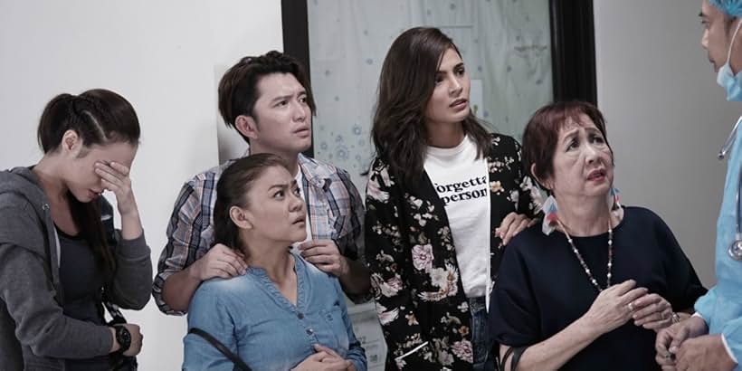 Luz Valdez, Patricia Ismael, Lovi Poe, Max Collins, and Jason Francisco in The One That Got Away (2018)