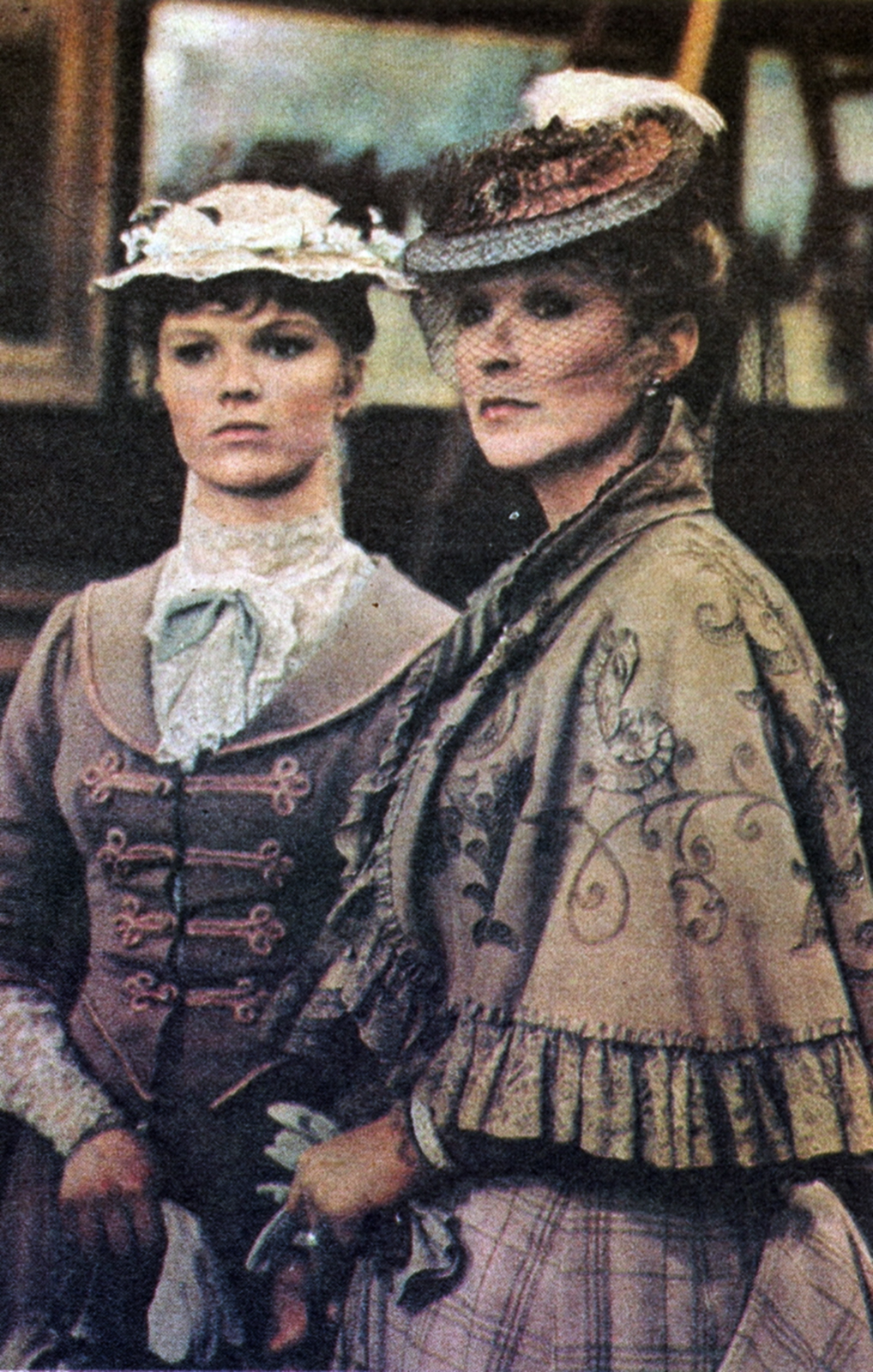 Marie-Véronique Maurin and Marina Vlady in Fort comme la mort (1982)