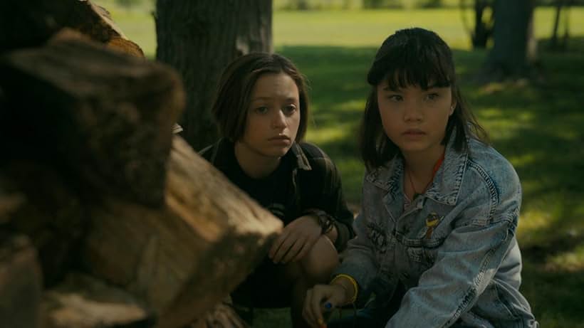 Sofia Rosinsky and Riley Lai Nelet in Paper Girls (2022)