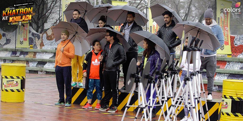 Aditya Narayan, Shamita Shetty, Punit Pathak, Vikas Gupta, Bharti Singh, Jasmin Bhasin, Ridhima Pandit, and Harsh Limbachiyaa in Fear Factor: Khatron Ke Khiladi (2008)