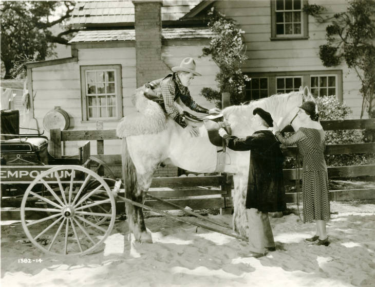 Stuart Erwin, Florence Roberts, and Charles Sellon in Make Me a Star (1932)