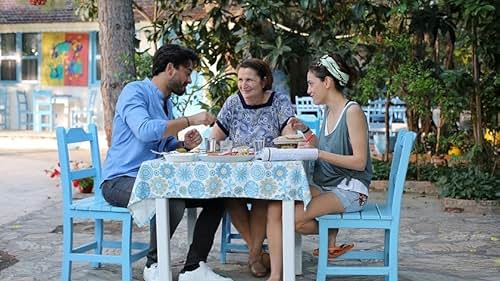 Rüçhan Çaliskur, Öykü Karayel, and Gökhan Alkan in Heartbeat (2017)