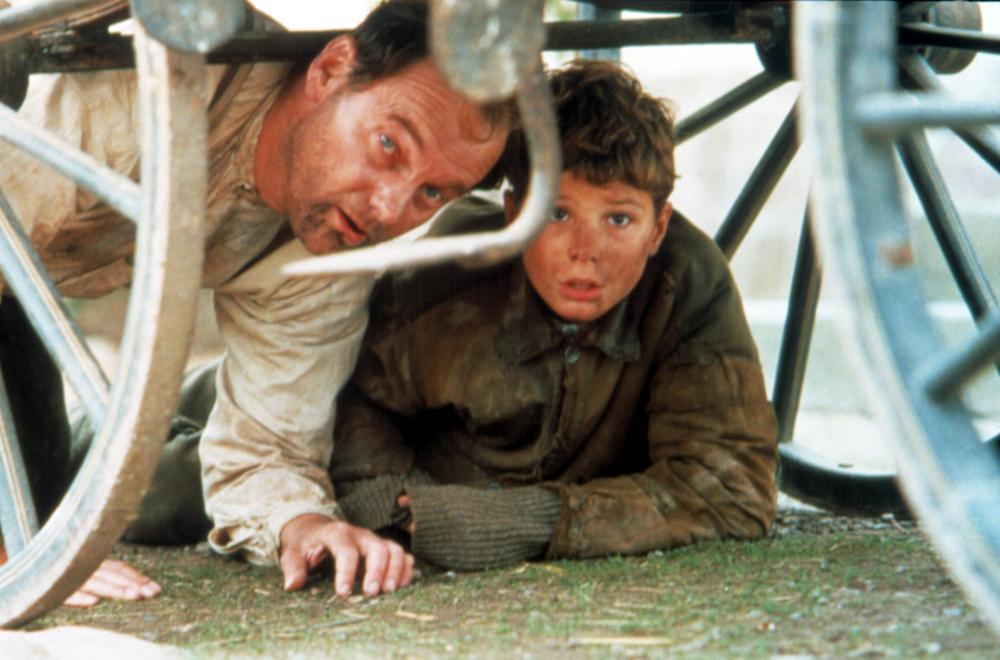 Björn Granath and Pelle Hvenegaard in Pelle the Conqueror (1987)