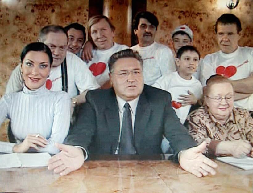 Aleksey Buldakov, Yuriy Chernov, Irina Dmitrakova, Natalya Zashchipina, Vladimir Vishnevskiy, and Vladimir Yekimov in Lov-servis (1995)